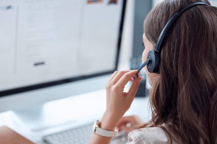 Plate Bausanierungen Kontakt_copyright_PeopleImages