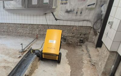 Plate Bauunternehmen Dresden Wasserschadensanierung mittels Raumluftentfeuchter zur Oberflächentrocknung